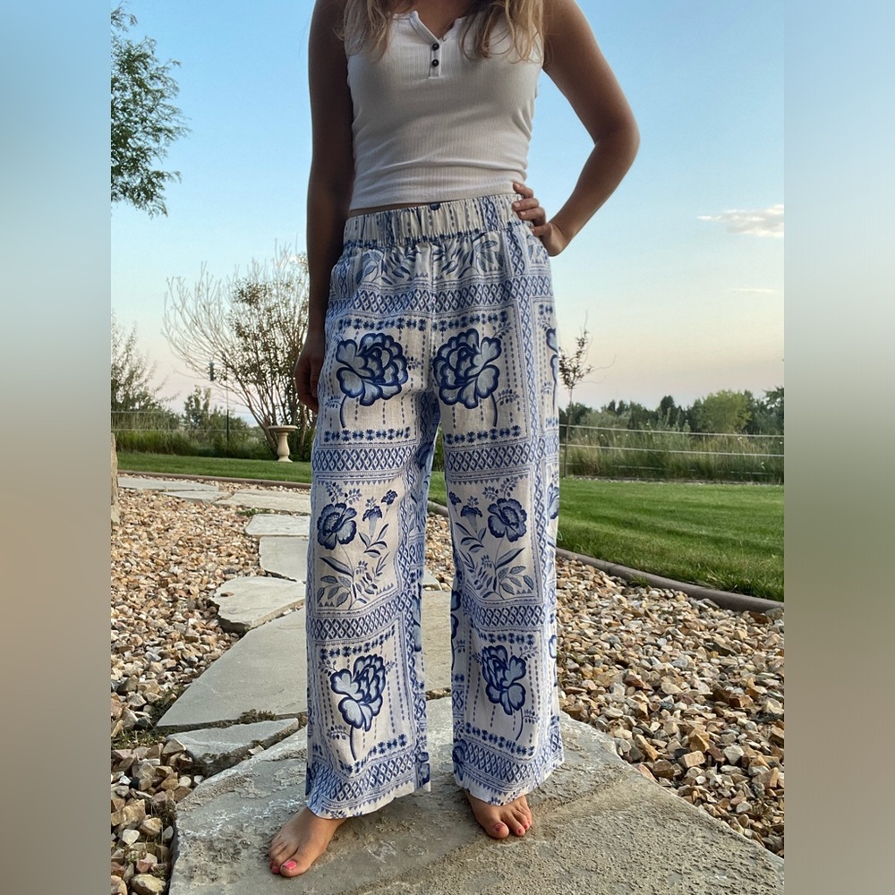 H by Halston blue and white 100% linen wide leg pants